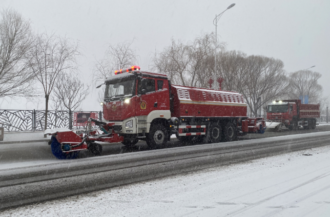 金沙集团186cc成色除冰雪装备全力投入破冰作业，助力北京道路交通安全
